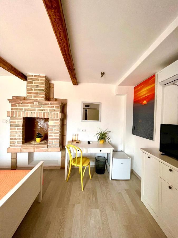 Val Comeza Hotell Komiža Exteriör bild