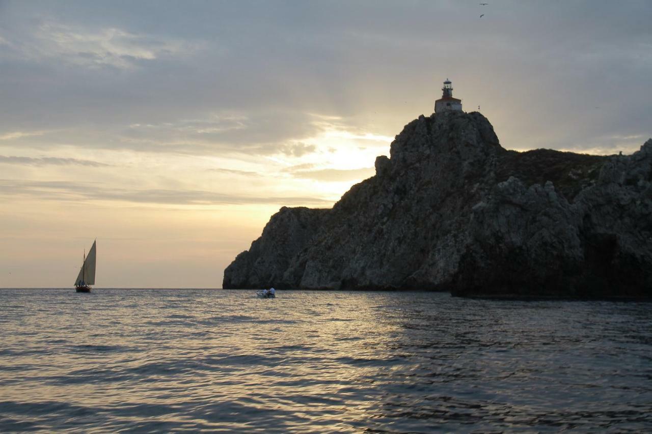 Val Comeza Hotell Komiža Exteriör bild